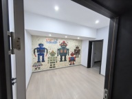 十八米街西三巷坐北朝南门面房出租,交通便利,门面干净,地下室