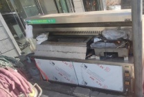 两个冰箱一个净化器一个电烧烤炉一个铁板扒炉四套桌椅有一起要的