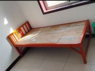 需要这样的两张木床，铁床也行但是木床为主