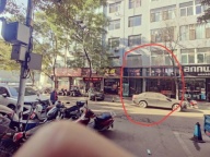 十八米街正街荷花浴业旁，现有门面地下室出租。位置临街，交通便