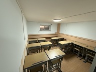 文化馆家属院培训班场地出租 全新装修地下教室对外出租，位于文