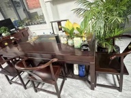 物品闲置：茶桌一套，沙发和麻将桌各一套，有办事处或者家中有需