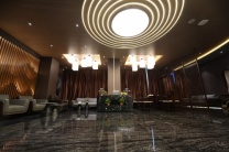 玖拾玖號因业务急需收银员一名,工资2400提成（35岁以下）