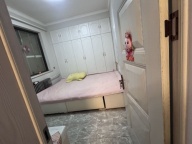 锄沟幼儿园对面有房出租.领包入住俩室一厅一厨一卫