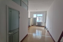 东二巷口4楼单间出租，一室一厅一厨一卫，房屋全新，交通便利所