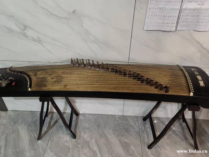 出一台自用古筝 正常使用无毛病 音质好听好上手 学生党、零基 出一台自用古筝 正常使用无毛病 音质好听好上手 学生党、零基